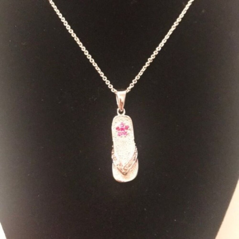 💖✨ Vintage Silver Flip-Flop Pendant Necklace w/ Pink Rhinestone Accent